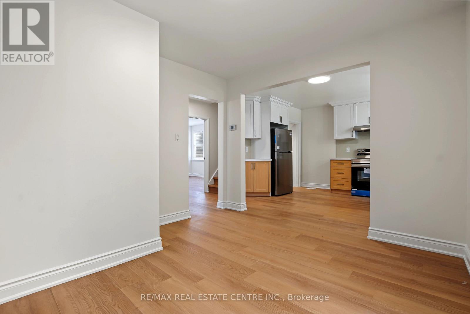143 ELGIN CRESCENT - 4