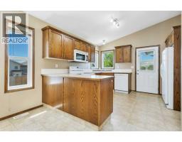 Living room - 80 Hinshaw Drive, Sylvan Lake, AB T4S2P1 Photo 13