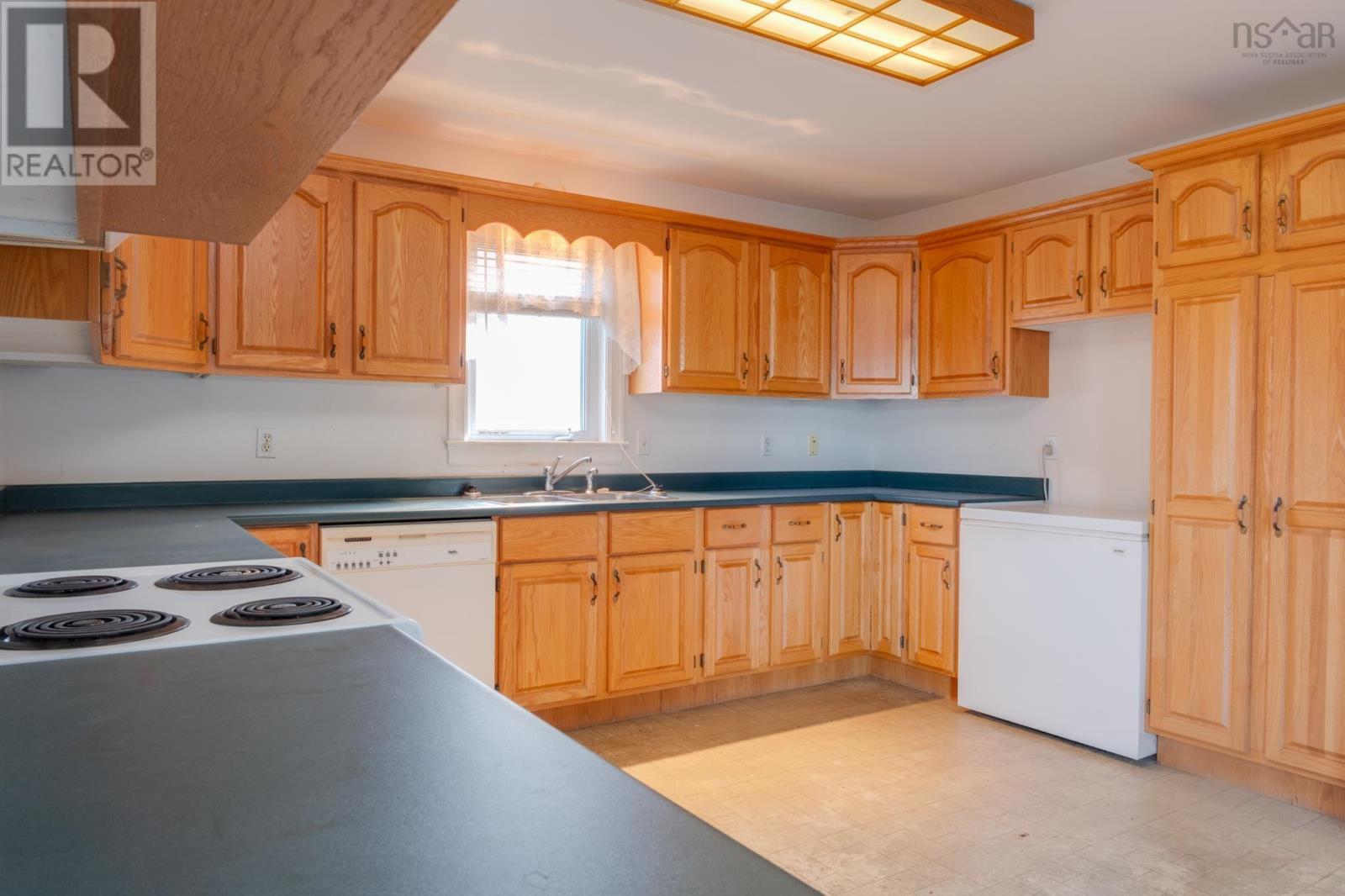 Property 4 of 16 of 30 Lancaster Drive