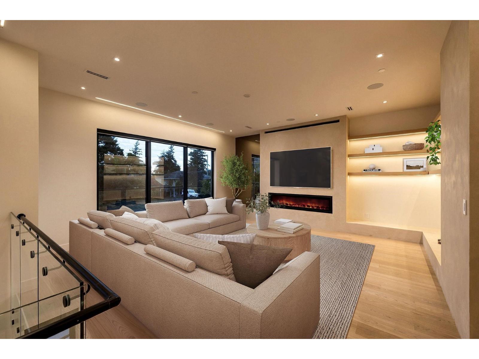 15679 ROPER AVENUE, White Rock - Image 1