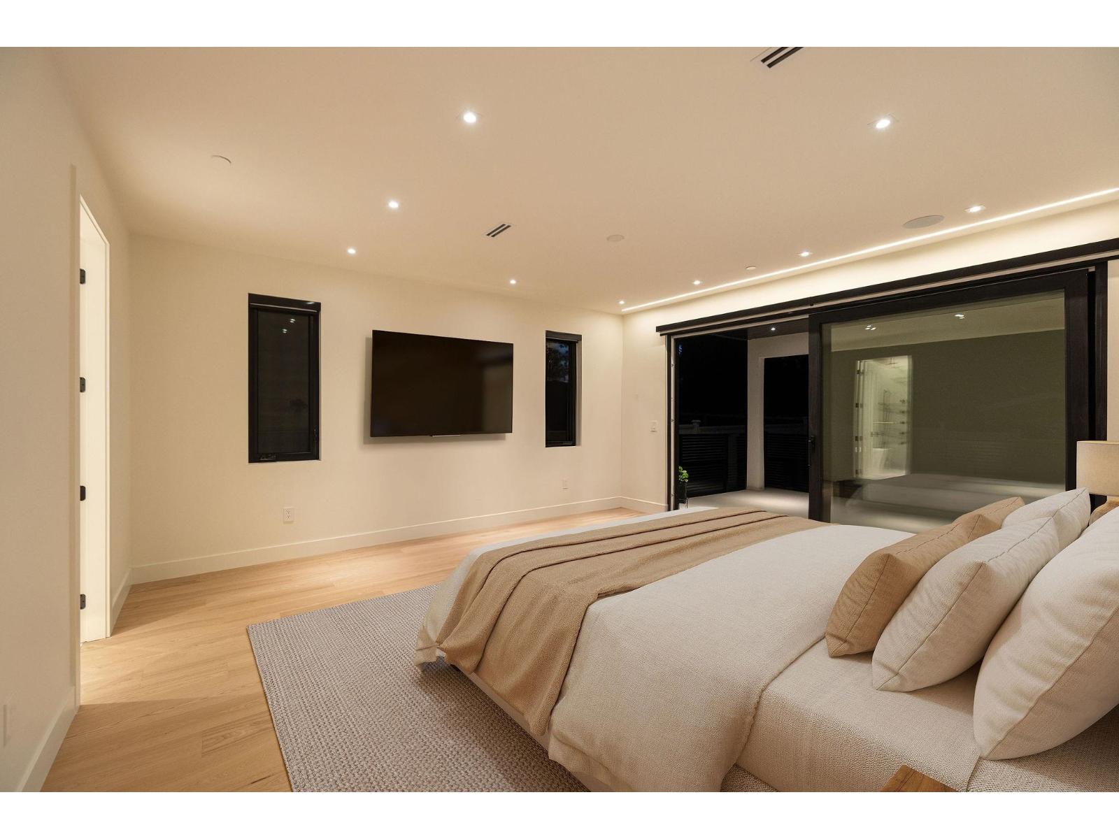 15679 ROPER AVENUE, White Rock - Image 1
