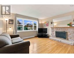Family room - 32 Mount Edward Road, Dartmouth, NS B2W3K4 Photo 9