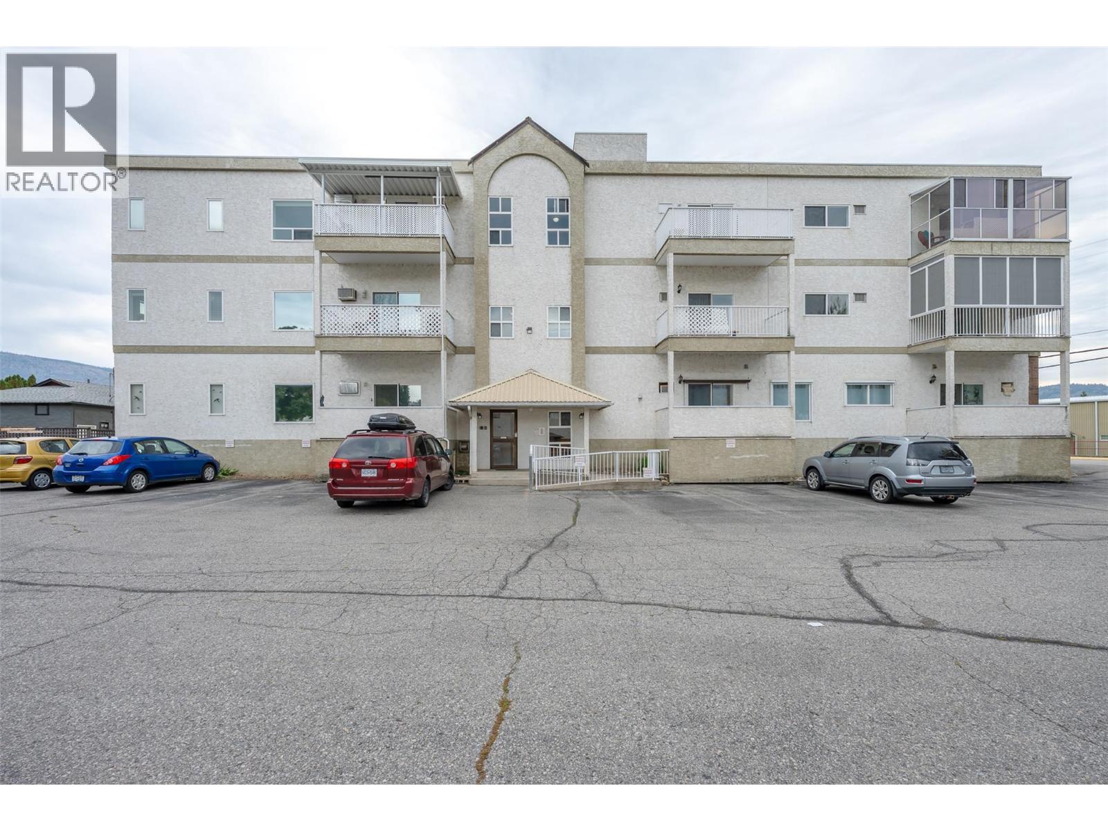 650 MCKINNEY Road Unit# 325, Oliver