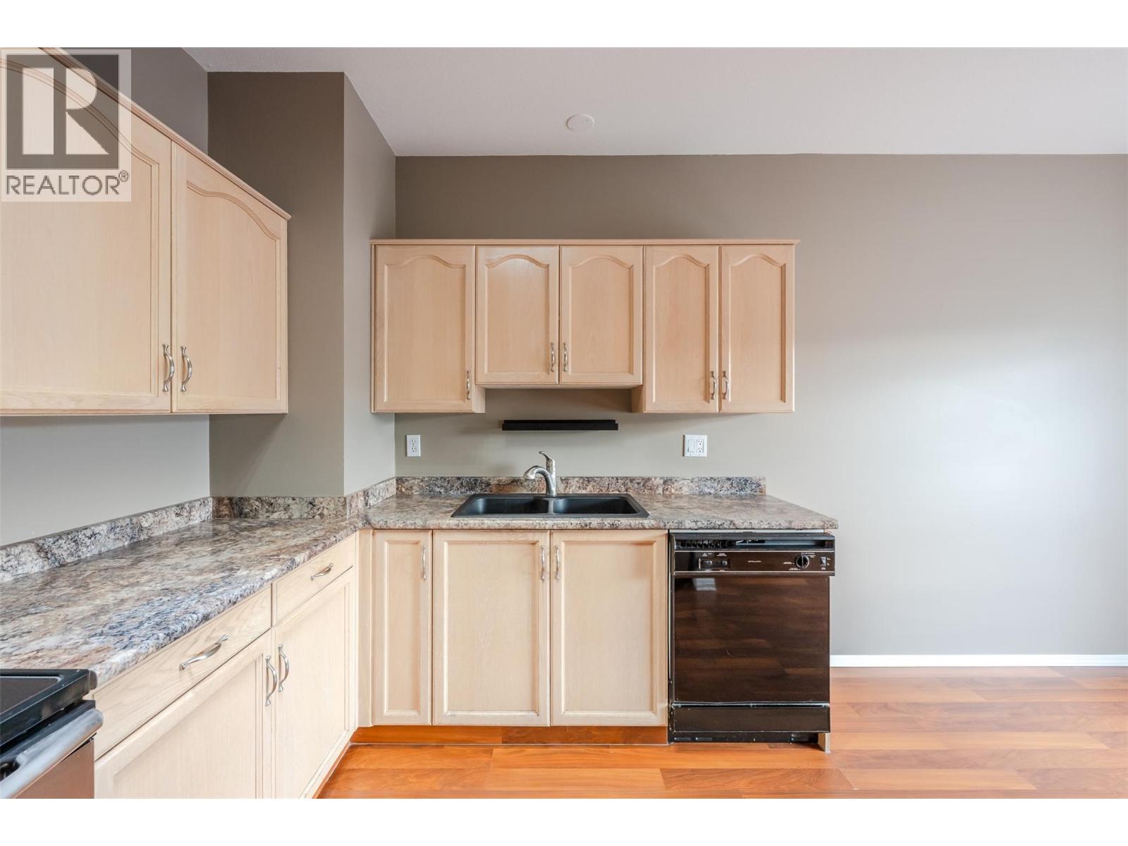 650 MCKINNEY Road Unit# 325, Oliver