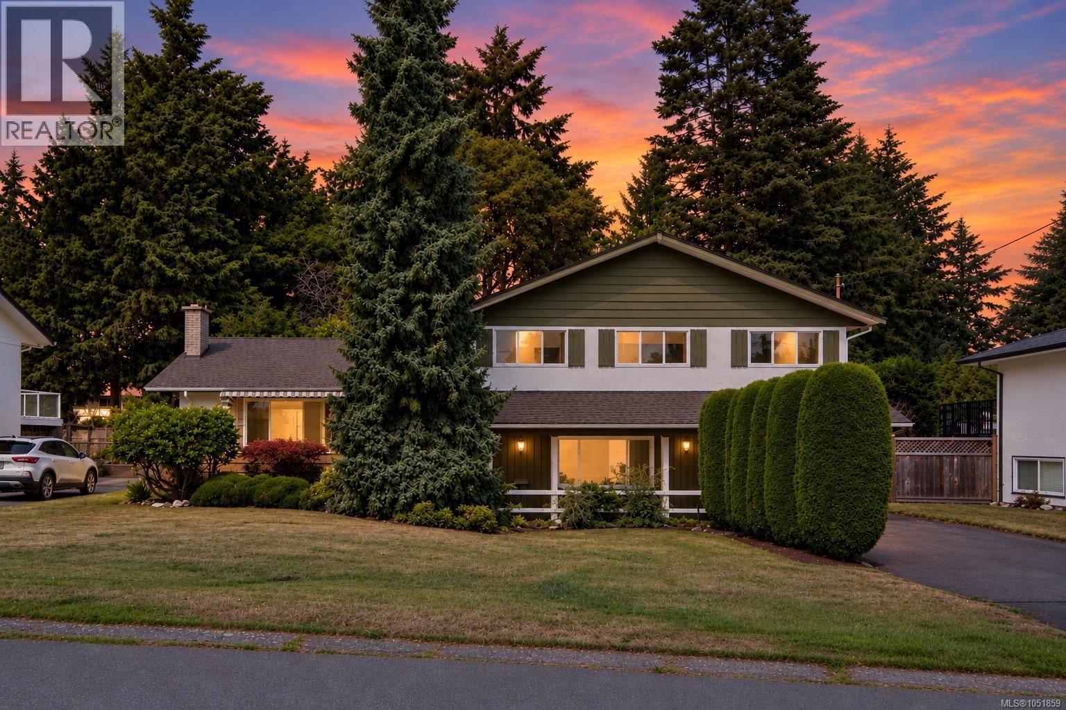 2045 San Rafael Cres - 1
