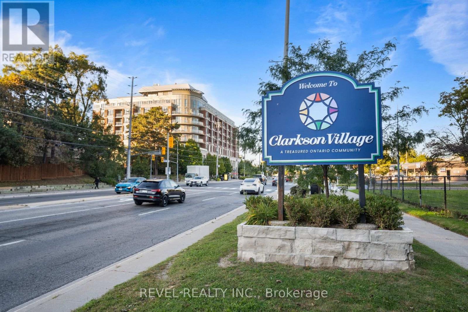 #511 1055 SOUTHDOWN ROAD - 44
