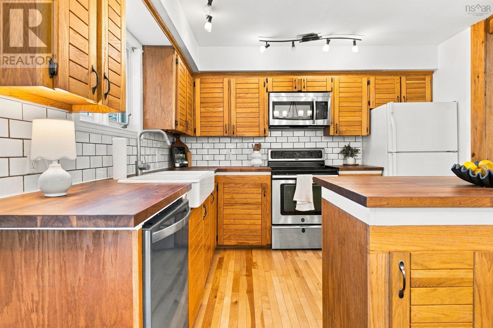 Property 16 of 51 of 39 Parkdale Avenue