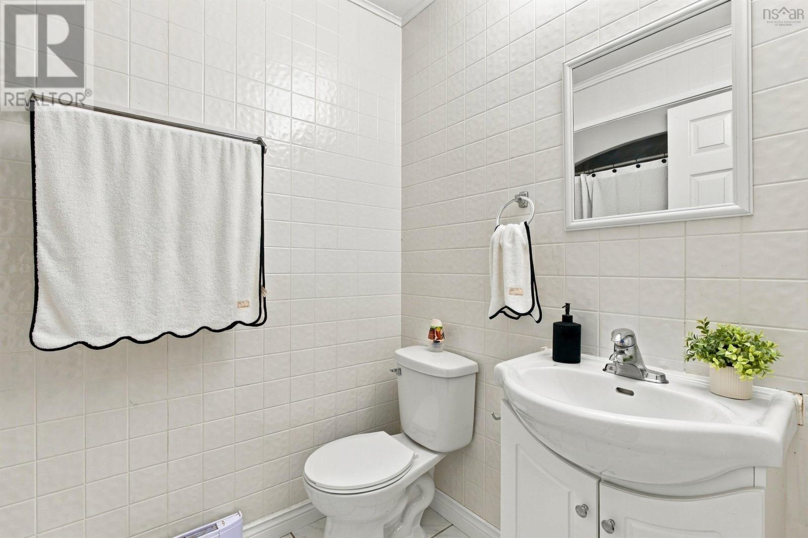 Property 19 of 51 of 39 Parkdale Avenue