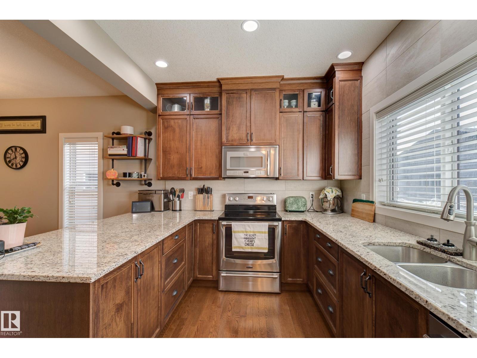 22015 97 AV NW - 15