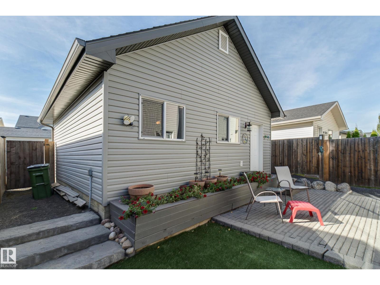 22015 97 AV NW - 43