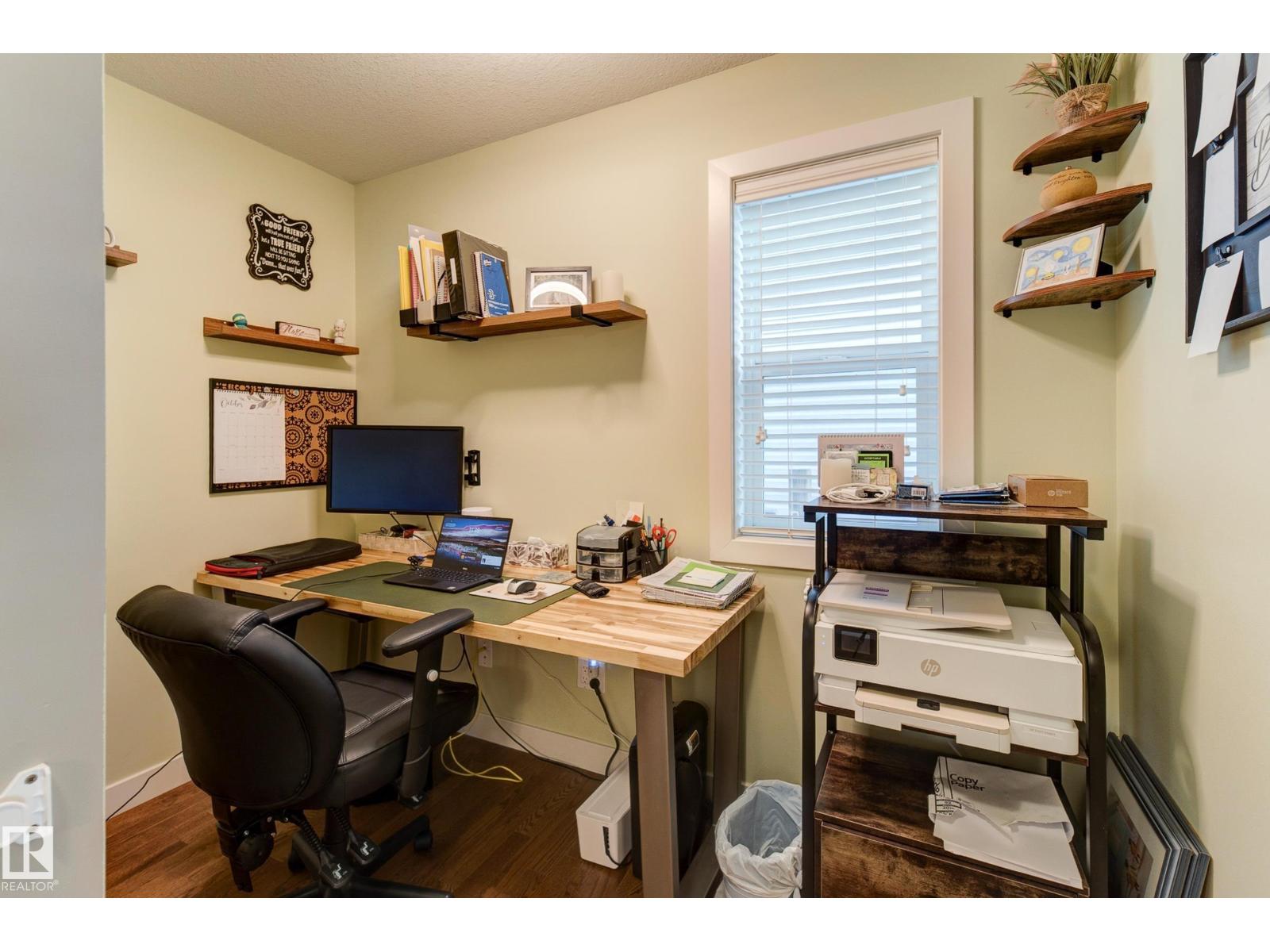 22015 97 AV NW - 9