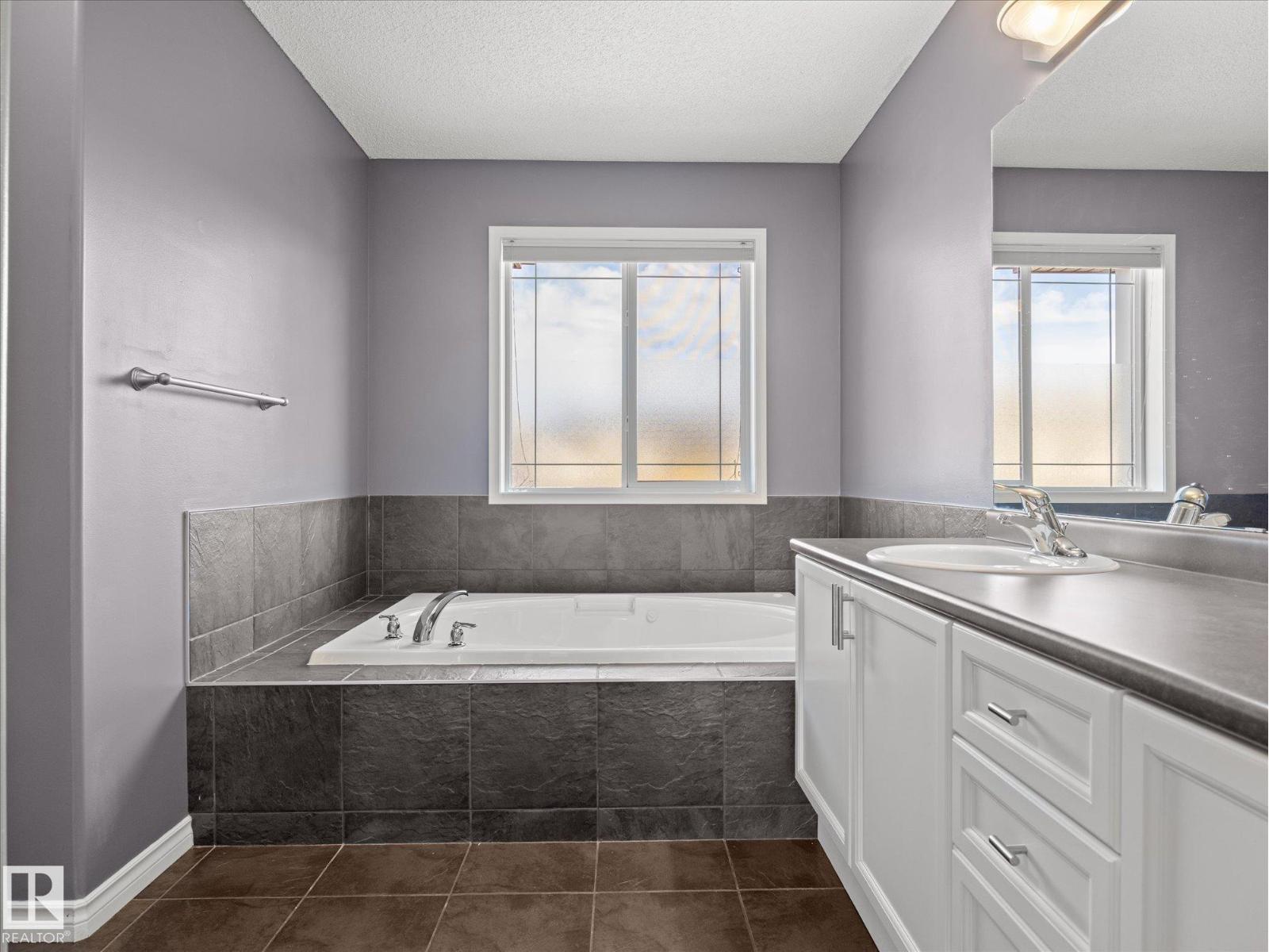 11531 11 AV SW - 19
