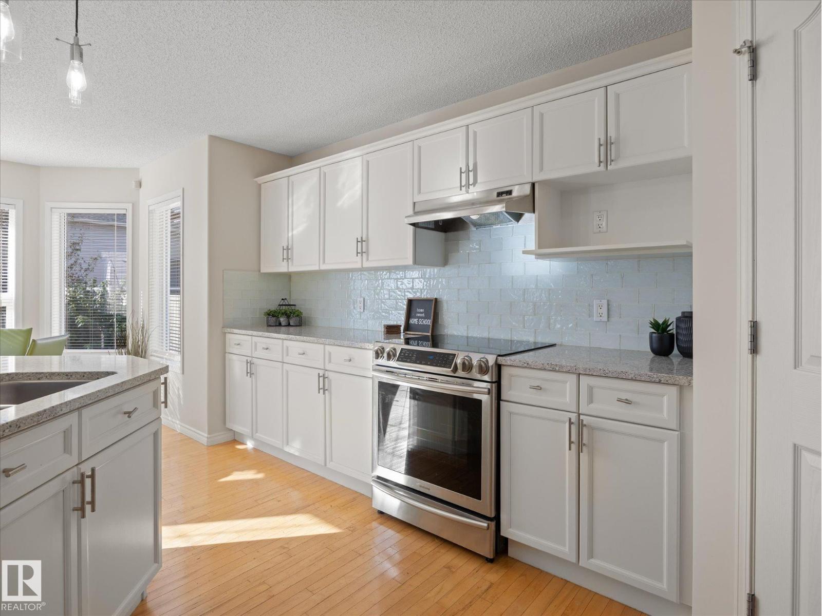11531 11 AV SW - 10