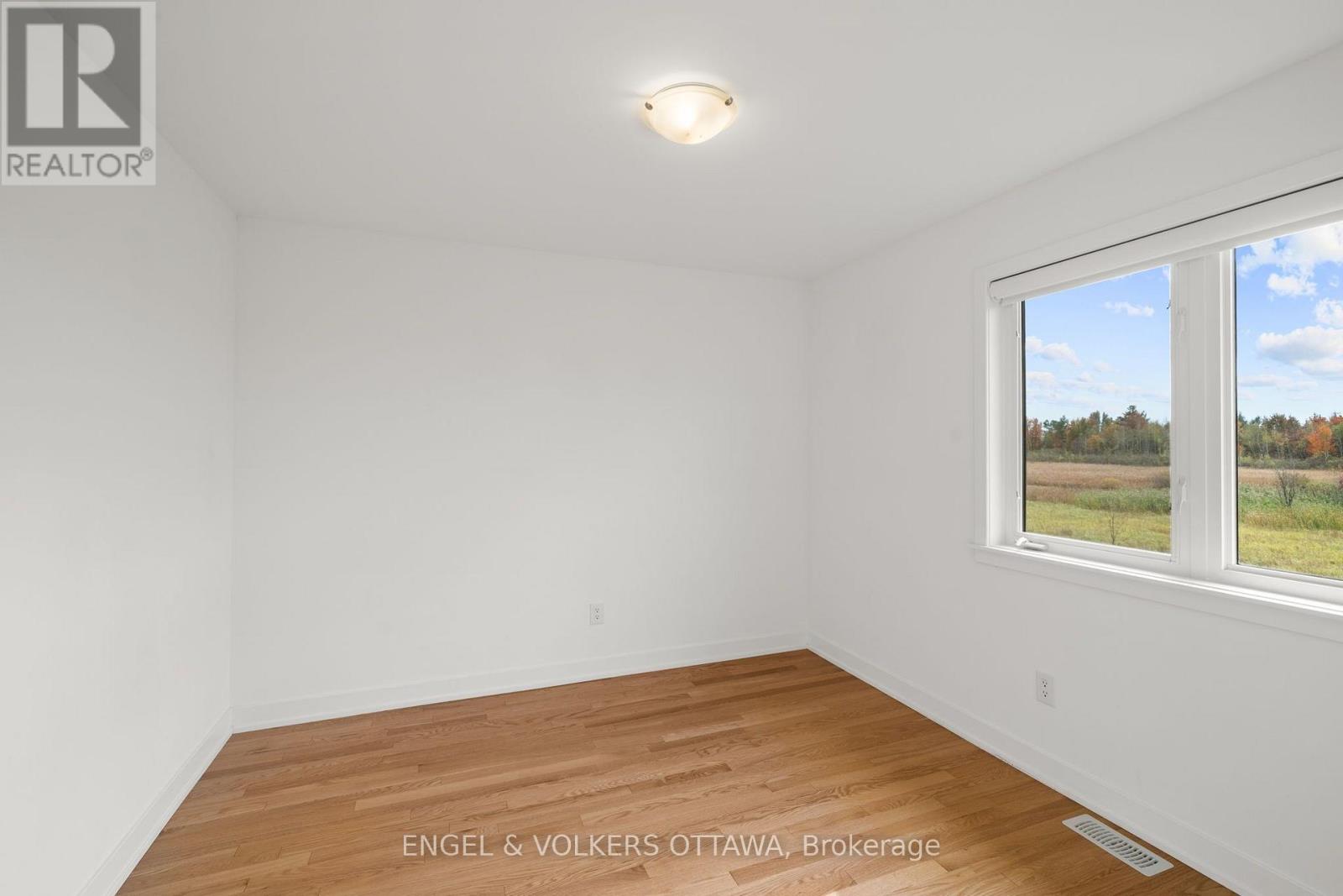 154 WINTERHAVEN DRIVE - 25