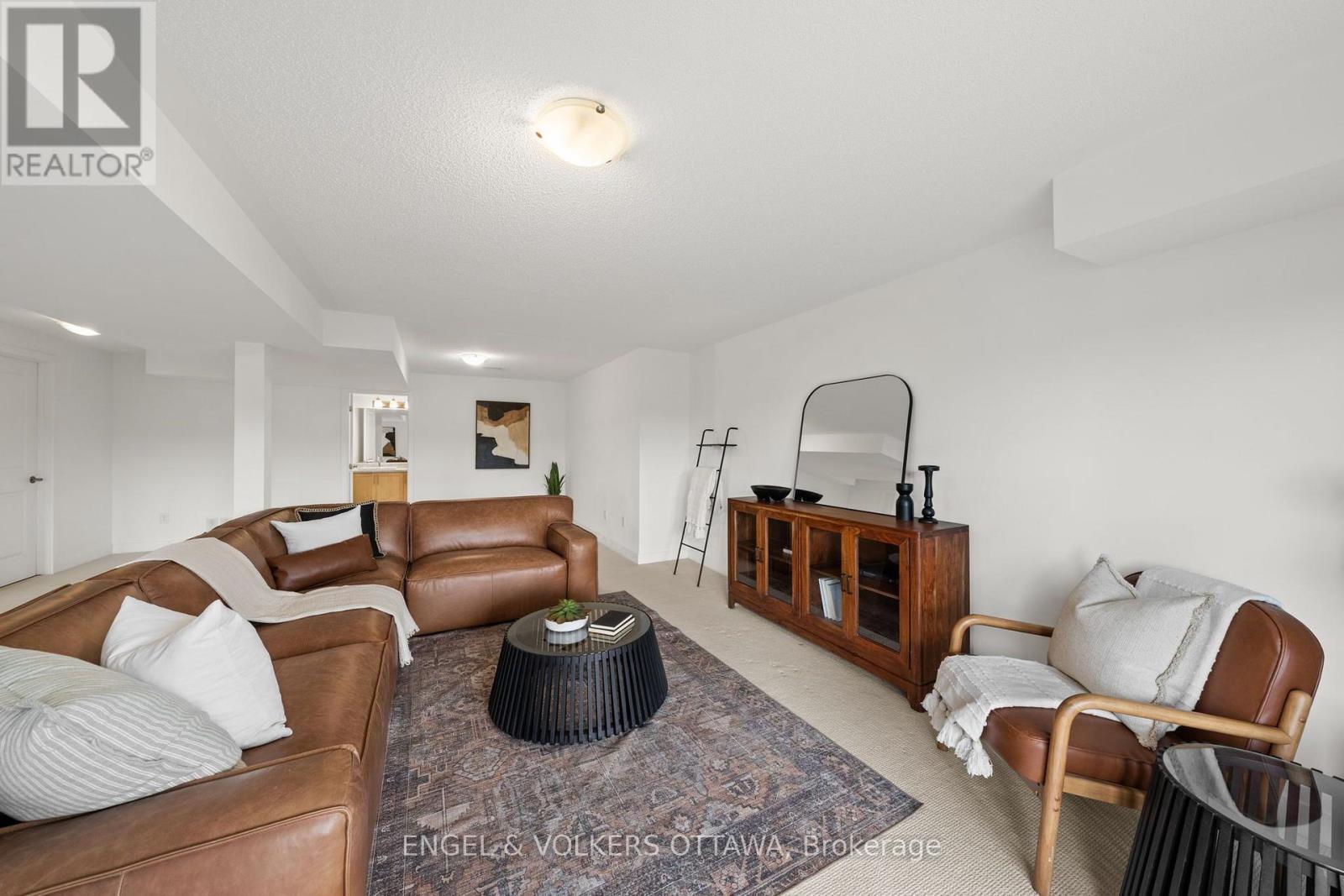 154 WINTERHAVEN DRIVE - 34