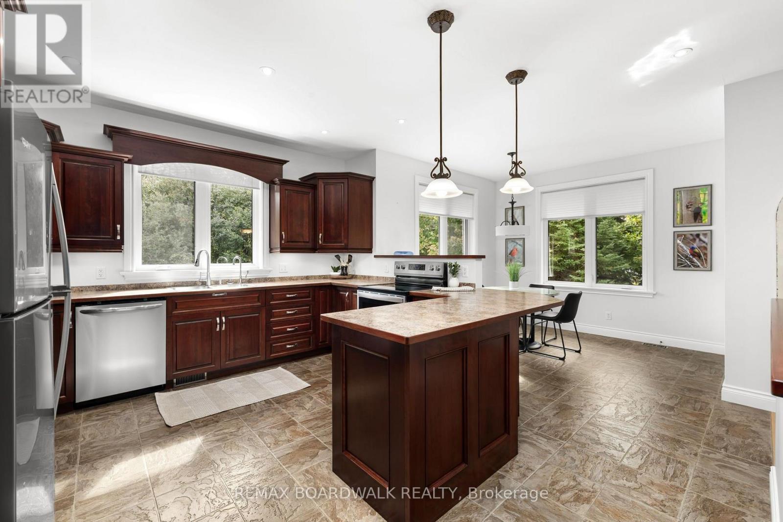 136 MACPHERSON WAY - Image 16