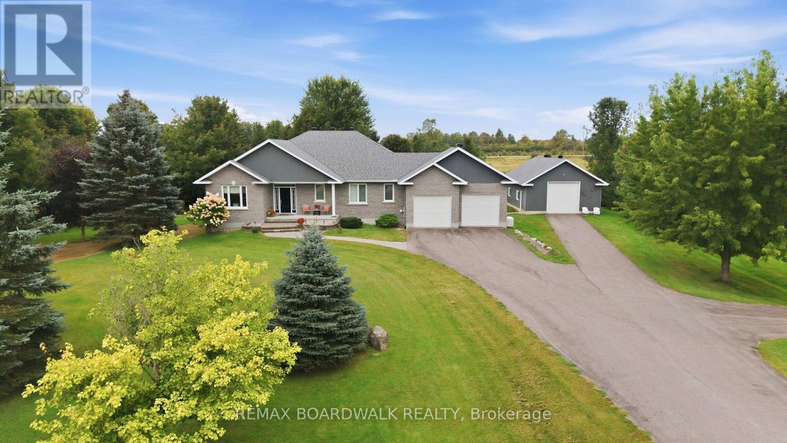 136 MACPHERSON WAY - 2