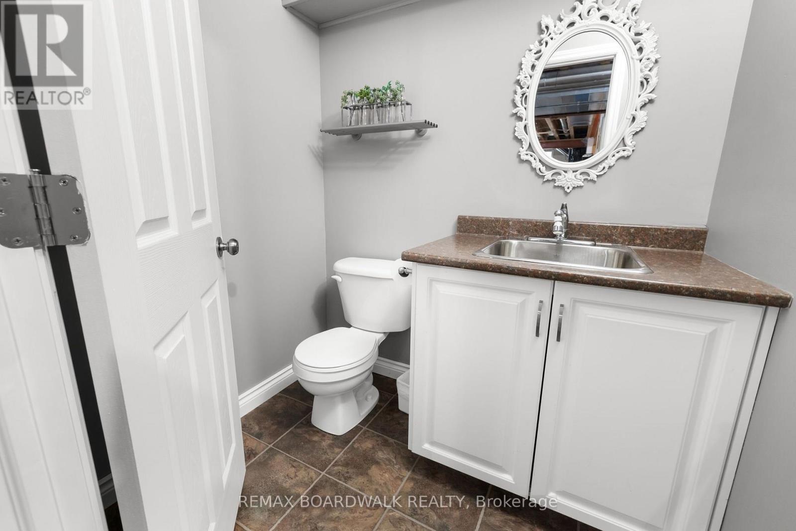 136 MACPHERSON WAY - Image 35