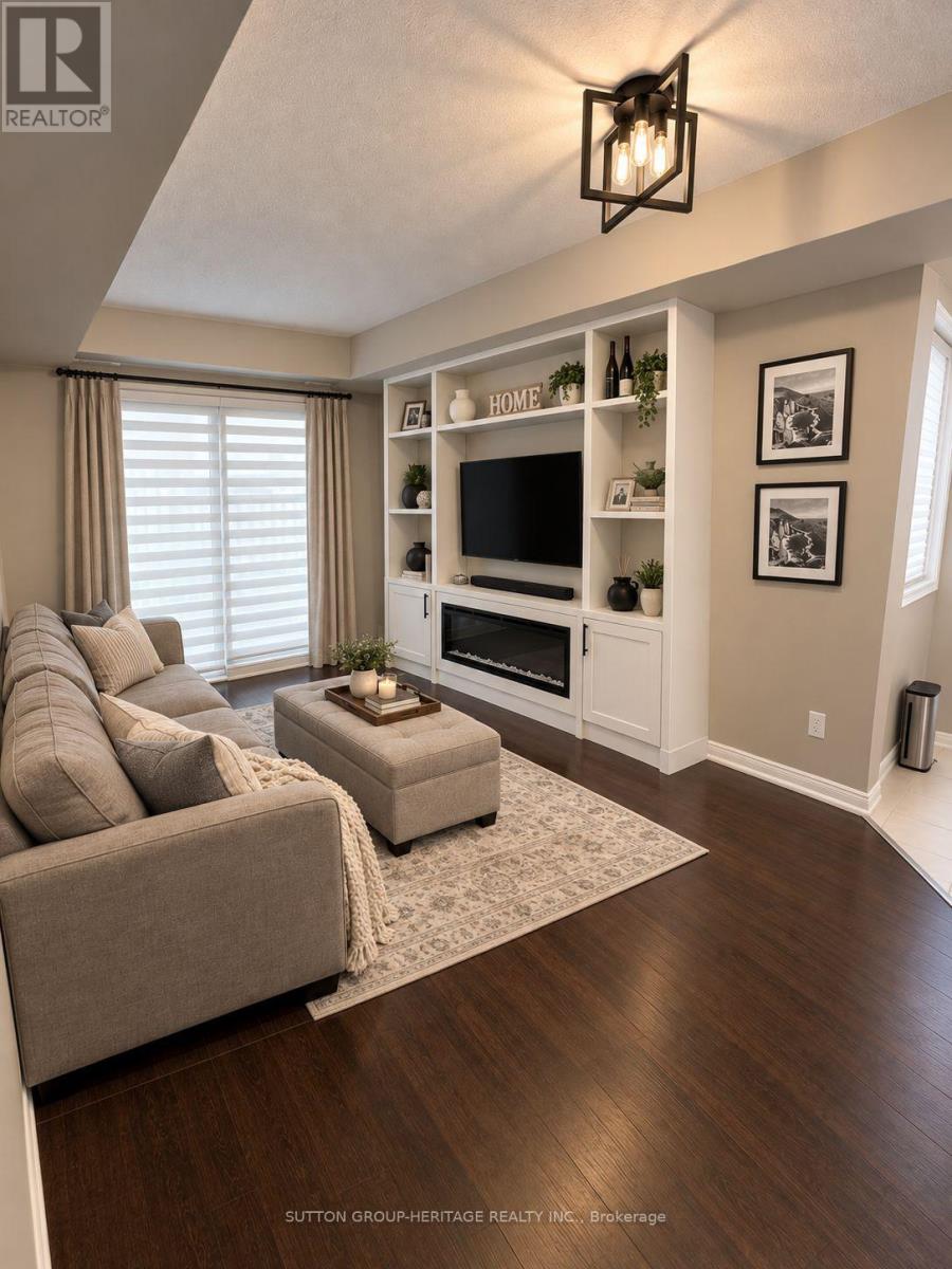 210- 84 Aspen Springs Drive, Clarington, ON photo 5