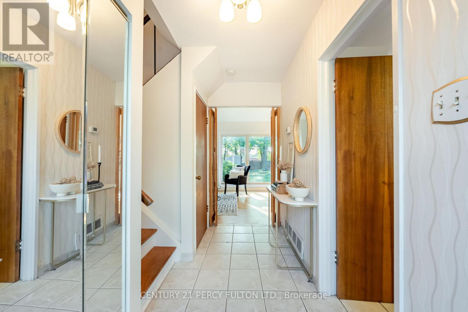 24 DOGWOOD CRESCENT - 5