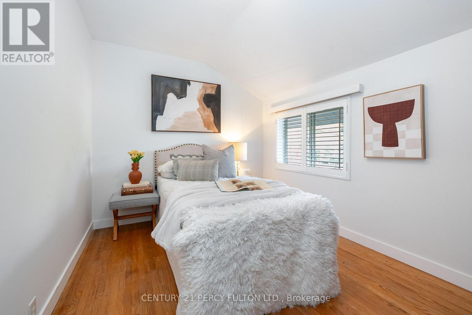 24 DOGWOOD CRESCENT - 26