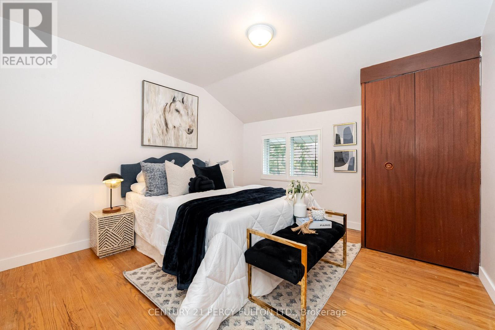 24 DOGWOOD CRESCENT - 22