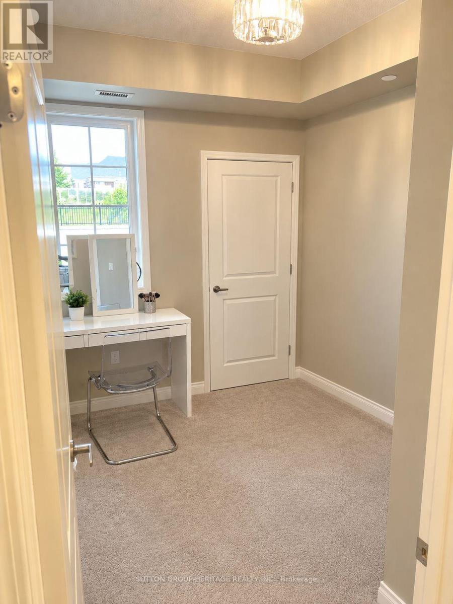 210- 84 Aspen Springs Drive, Clarington, ON photo 12