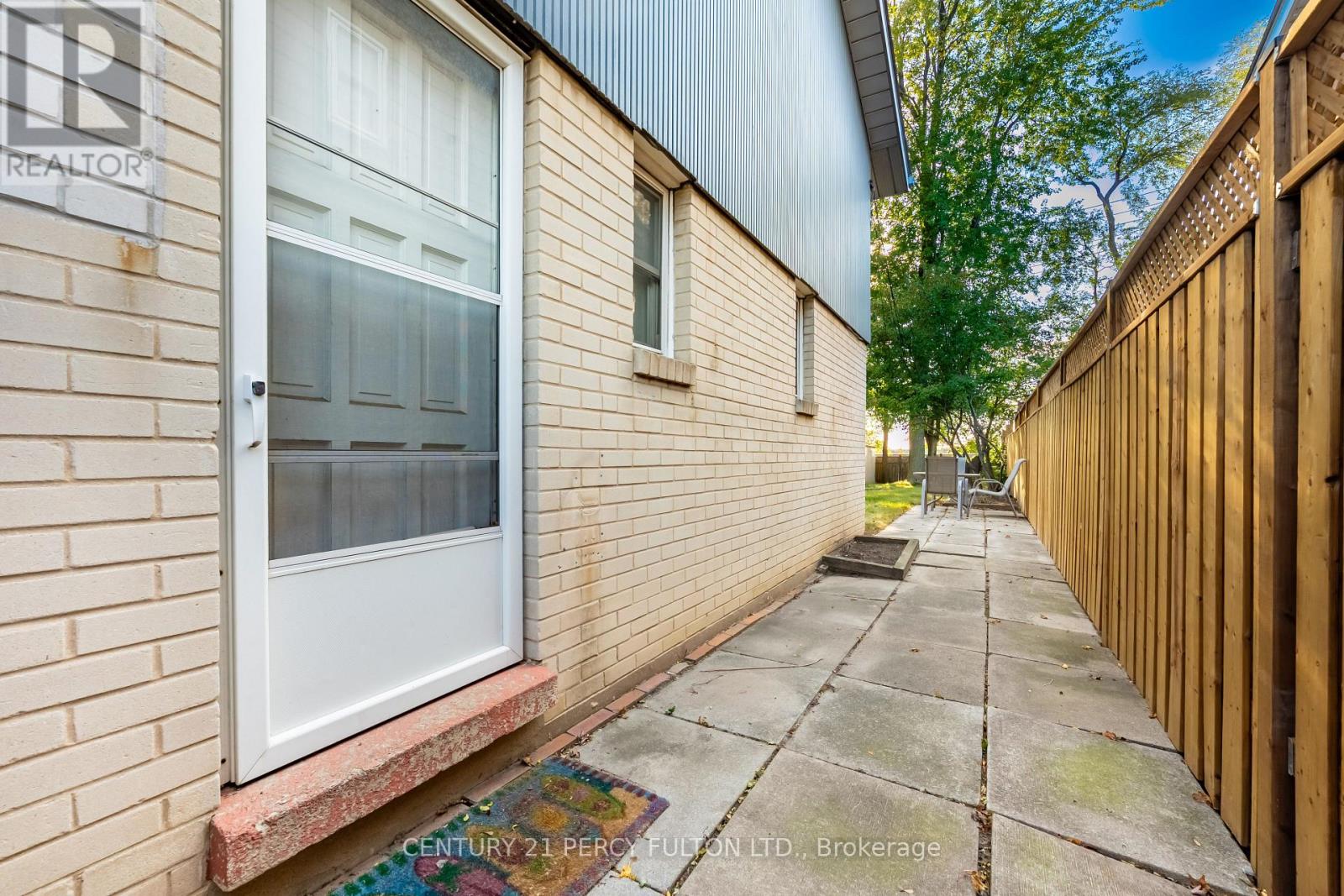 24 DOGWOOD CRESCENT - 31