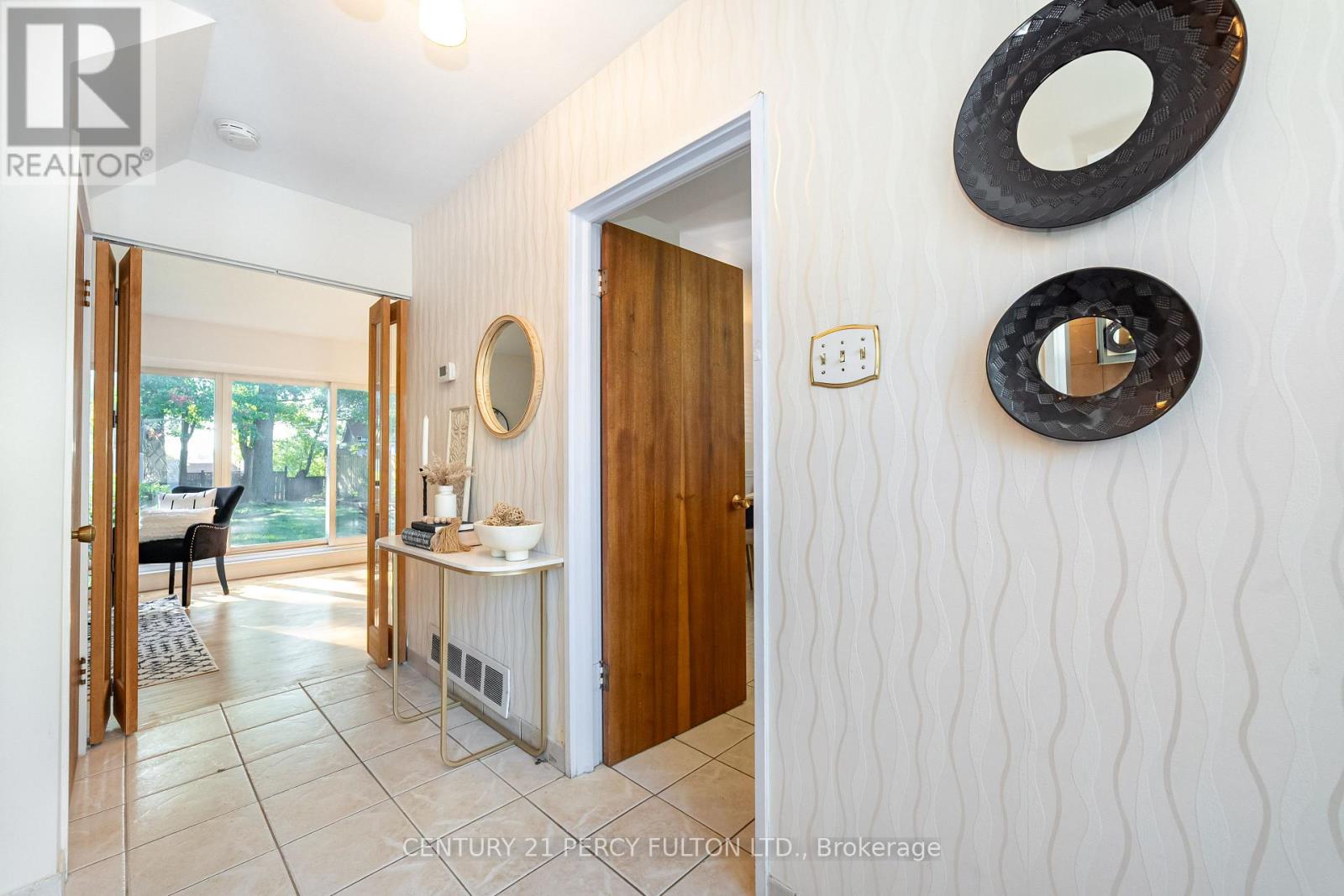 24 Dogwood Crescent, Toronto, ON photo 7