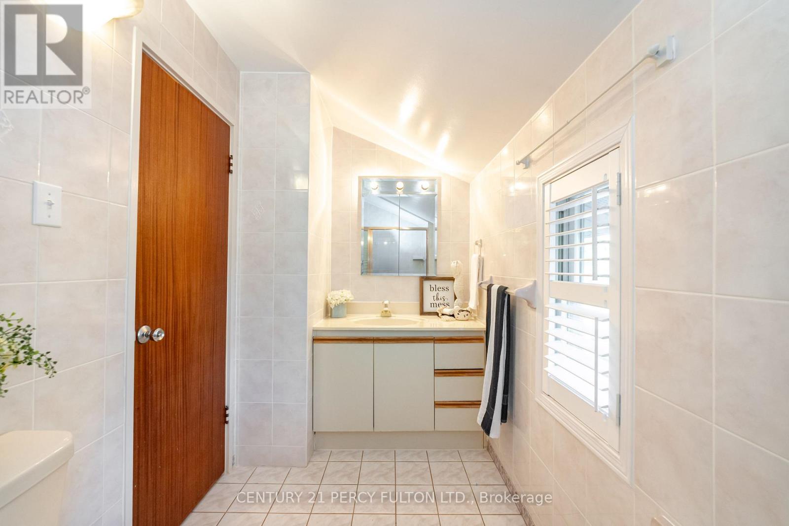 24 DOGWOOD CRESCENT - 28