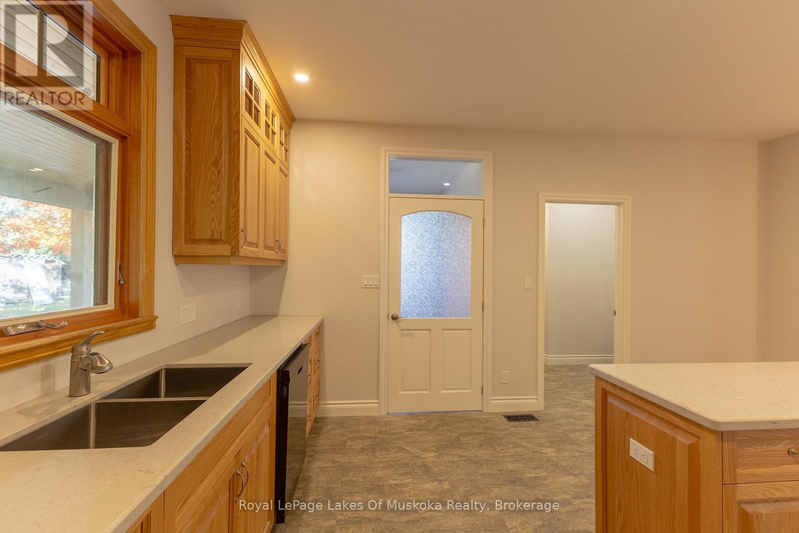 455 WELLINGTON STREET - 17