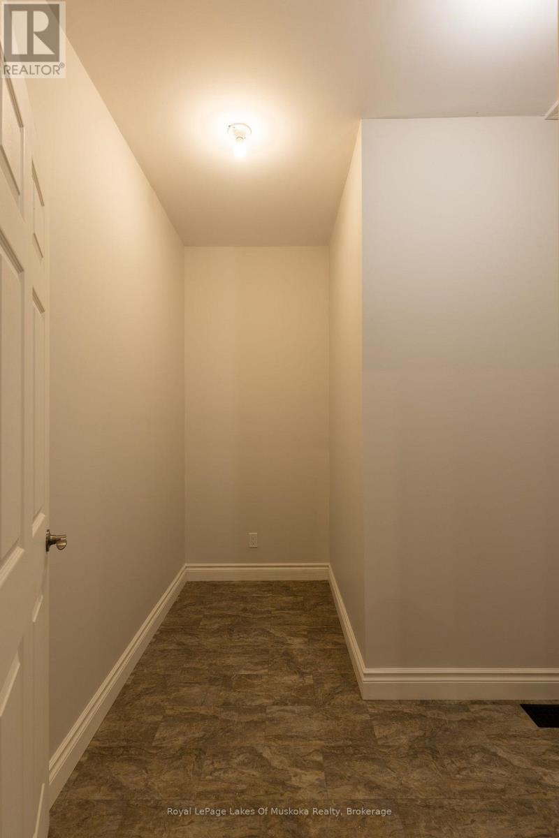 455 WELLINGTON STREET - 22