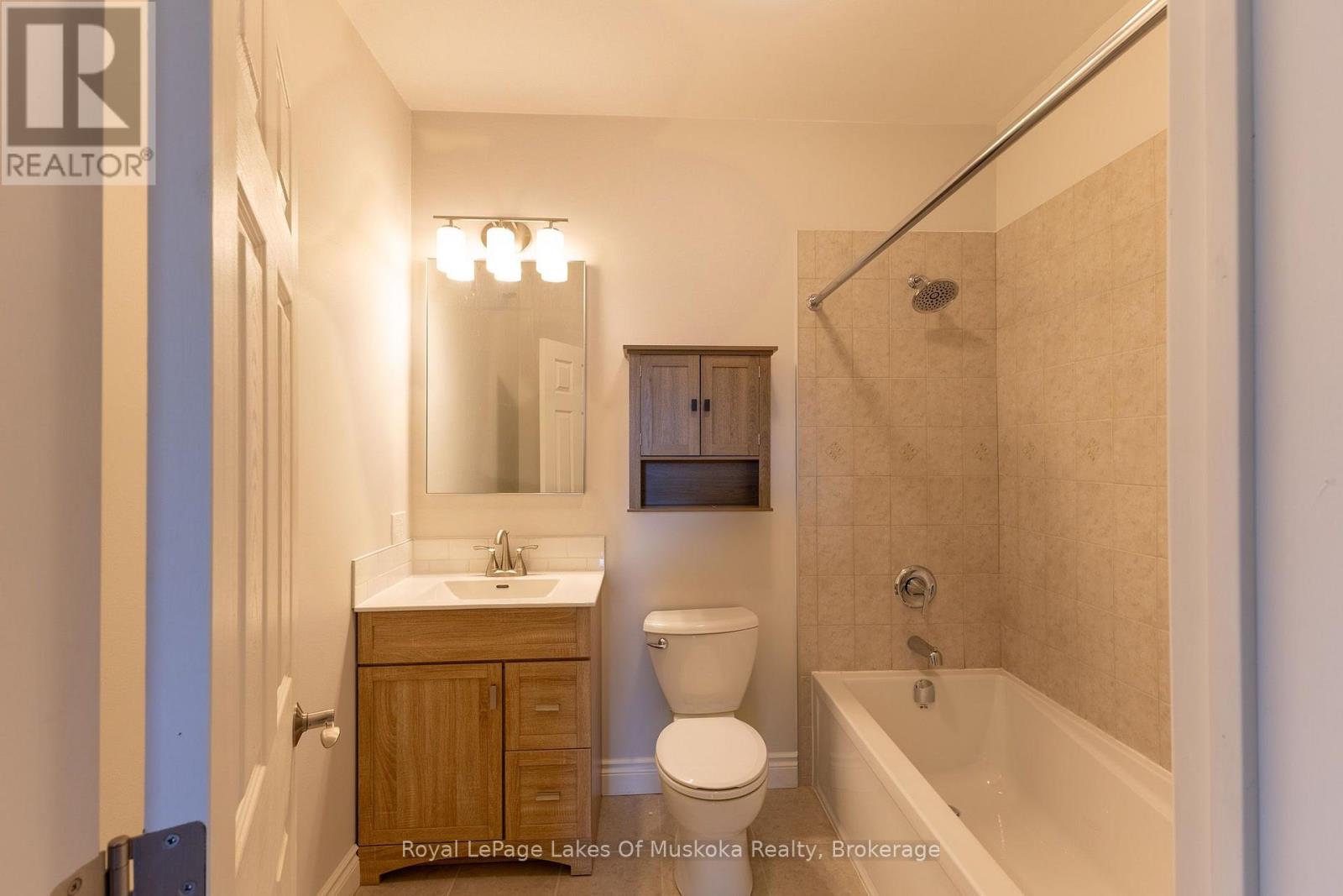 455 WELLINGTON STREET - 32