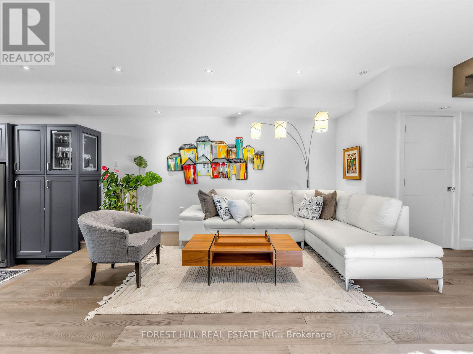 126 KEEWATIN AVENUE - 11