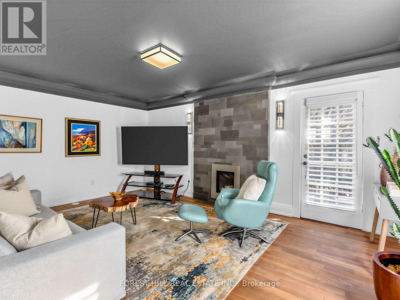 126 KEEWATIN AVENUE - 27