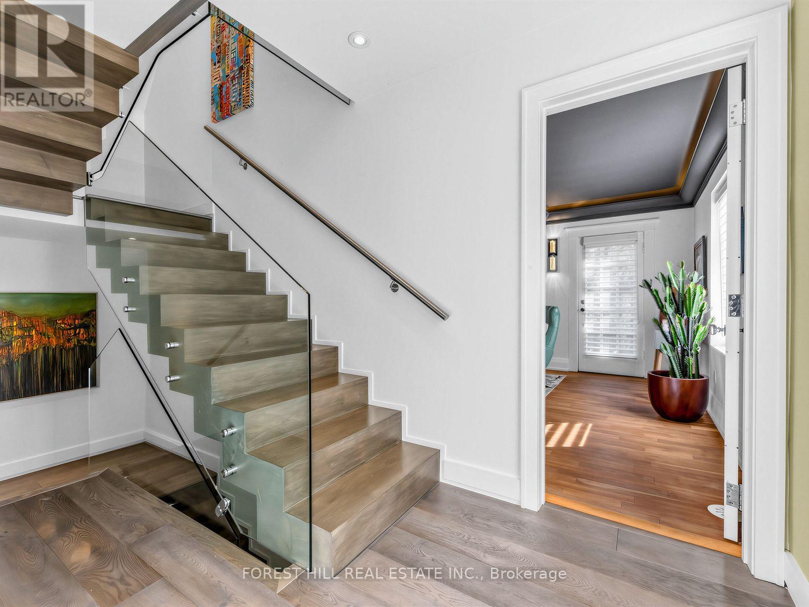 126 KEEWATIN AVENUE - 29