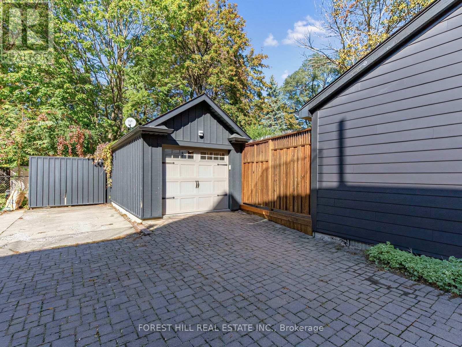 126 KEEWATIN AVENUE - 40