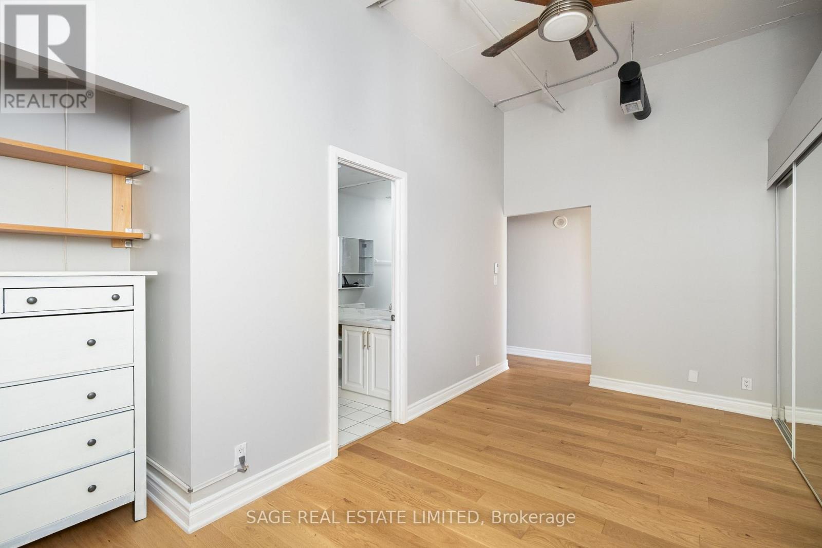 700 King Street West — photo 12