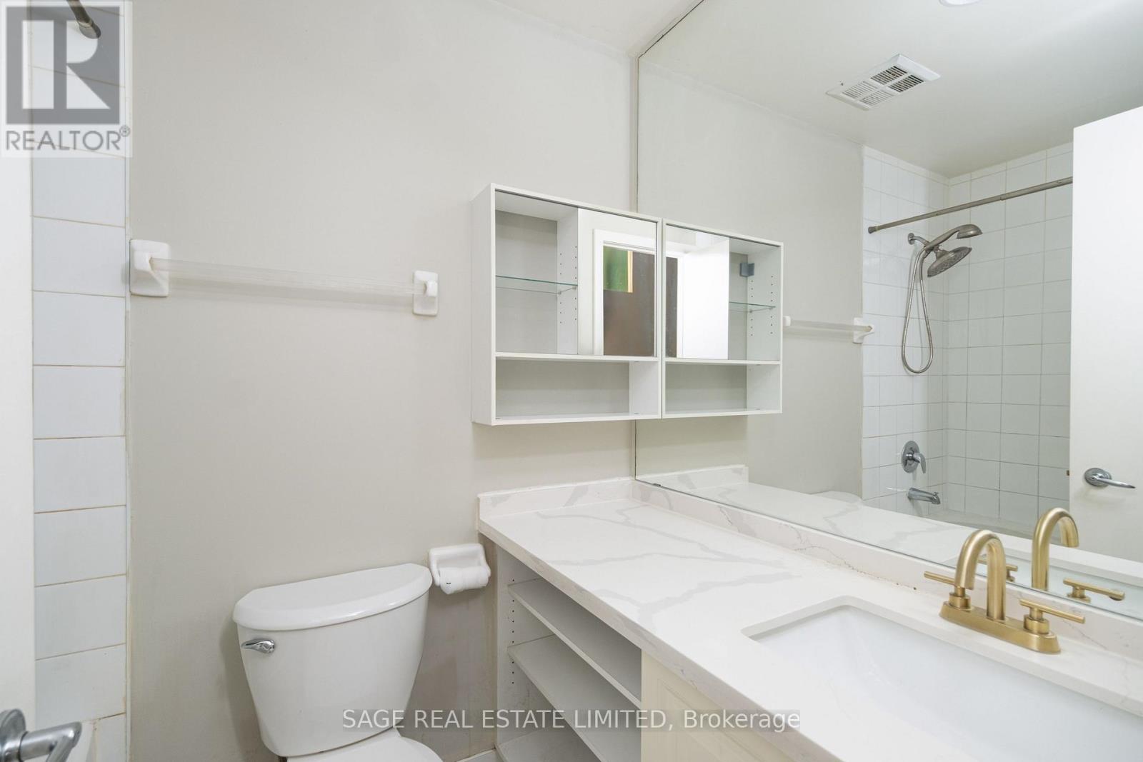700 King Street West — photo 13