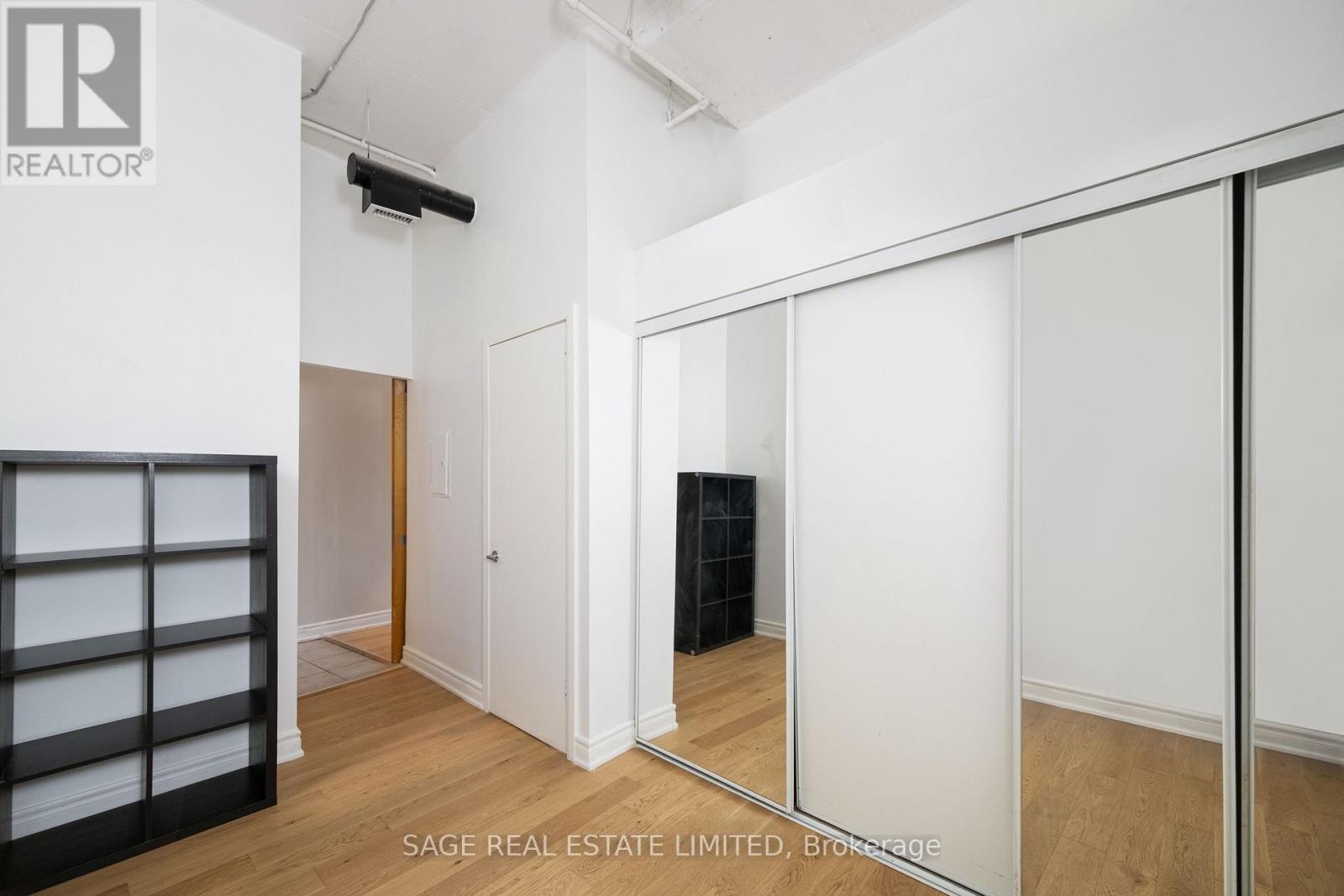 700 King Street West — photo 16