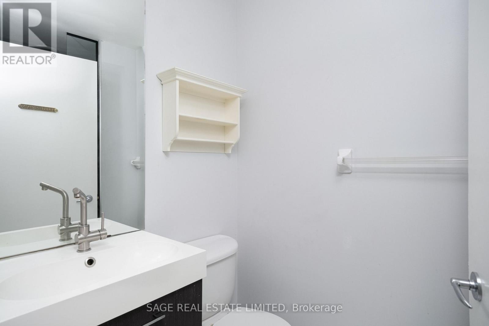 700 King Street West — photo 17