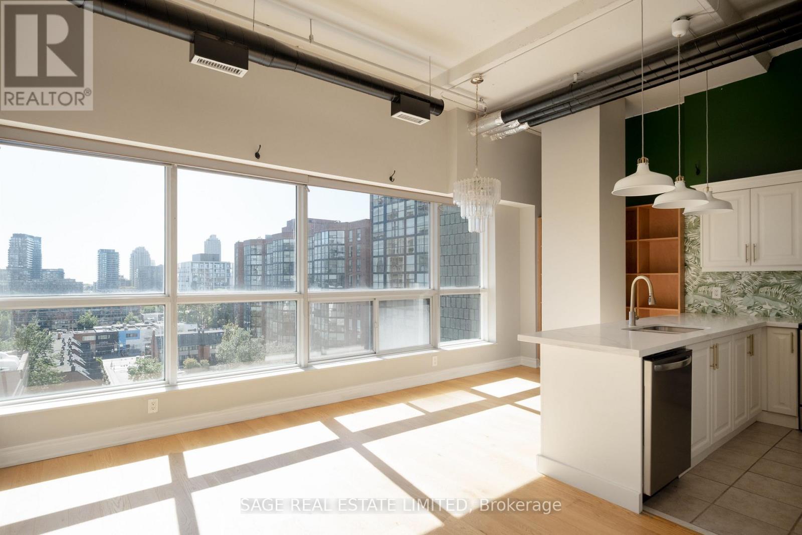 700 King Street West — photo 4