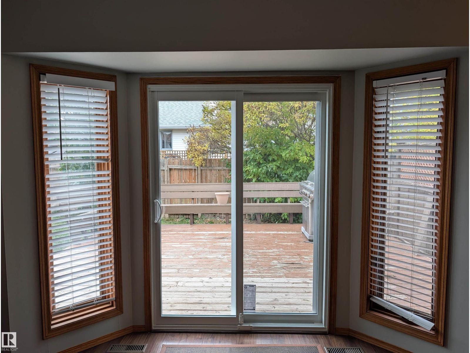 8015 158 Avenue NW, Mayliewan — photo 15 of 30: Property photo