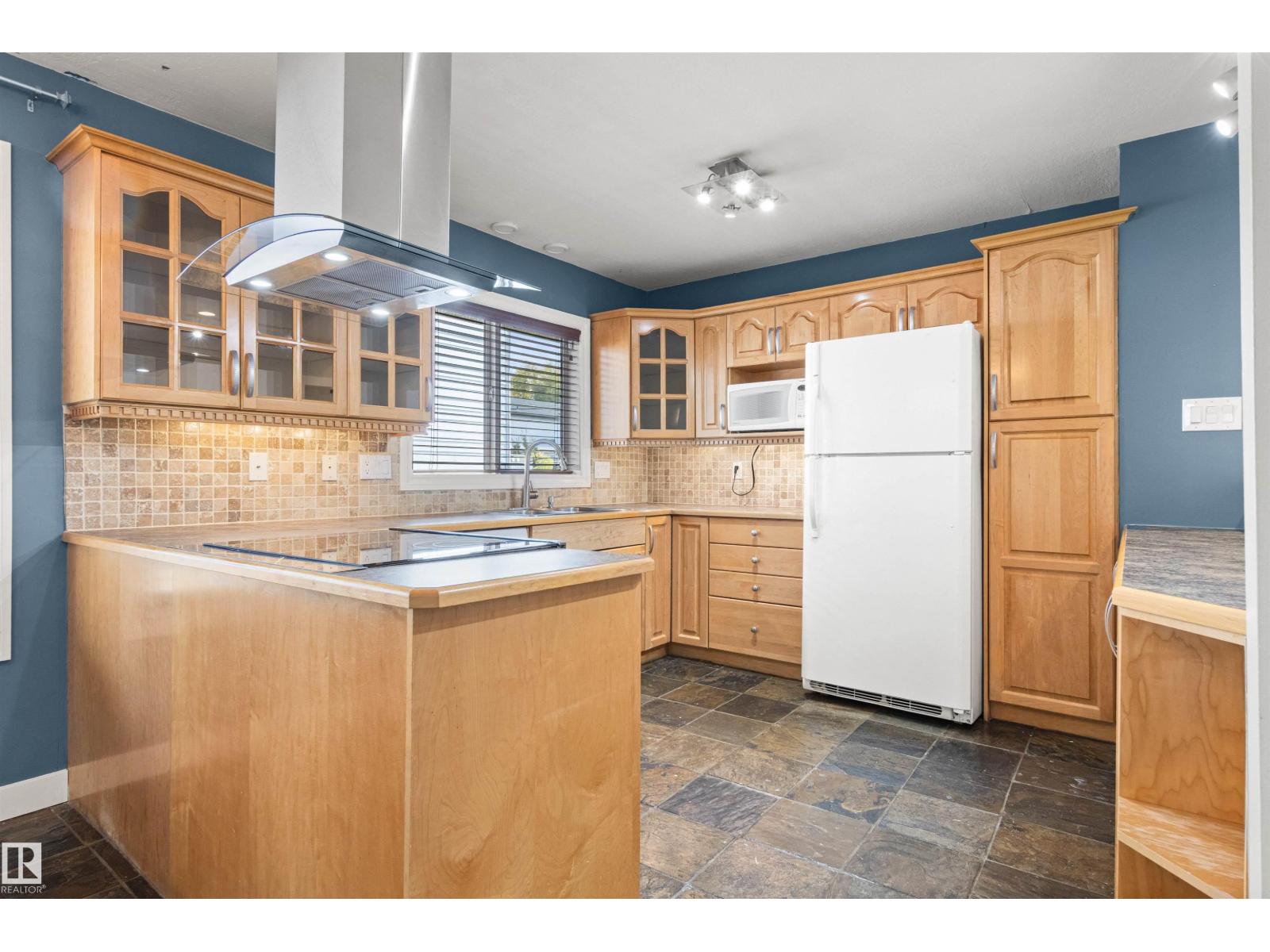 10753 79 AV NW - 10