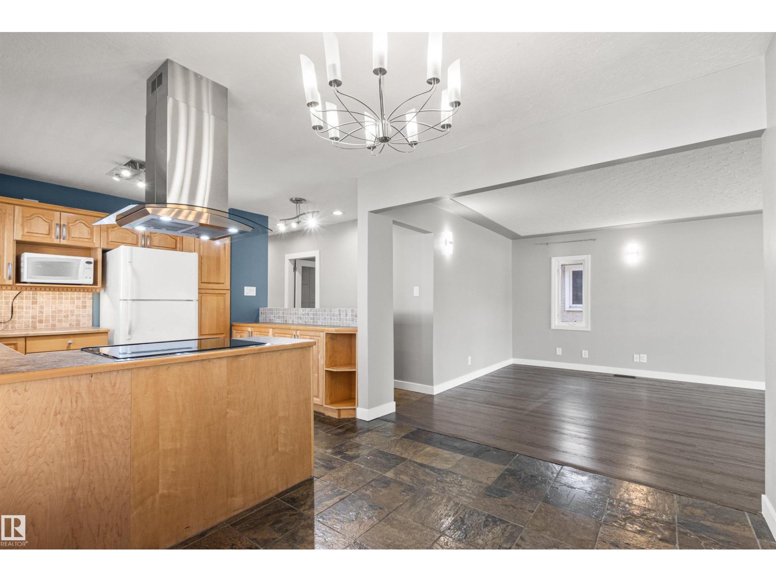 10753 79 AV NW - 11