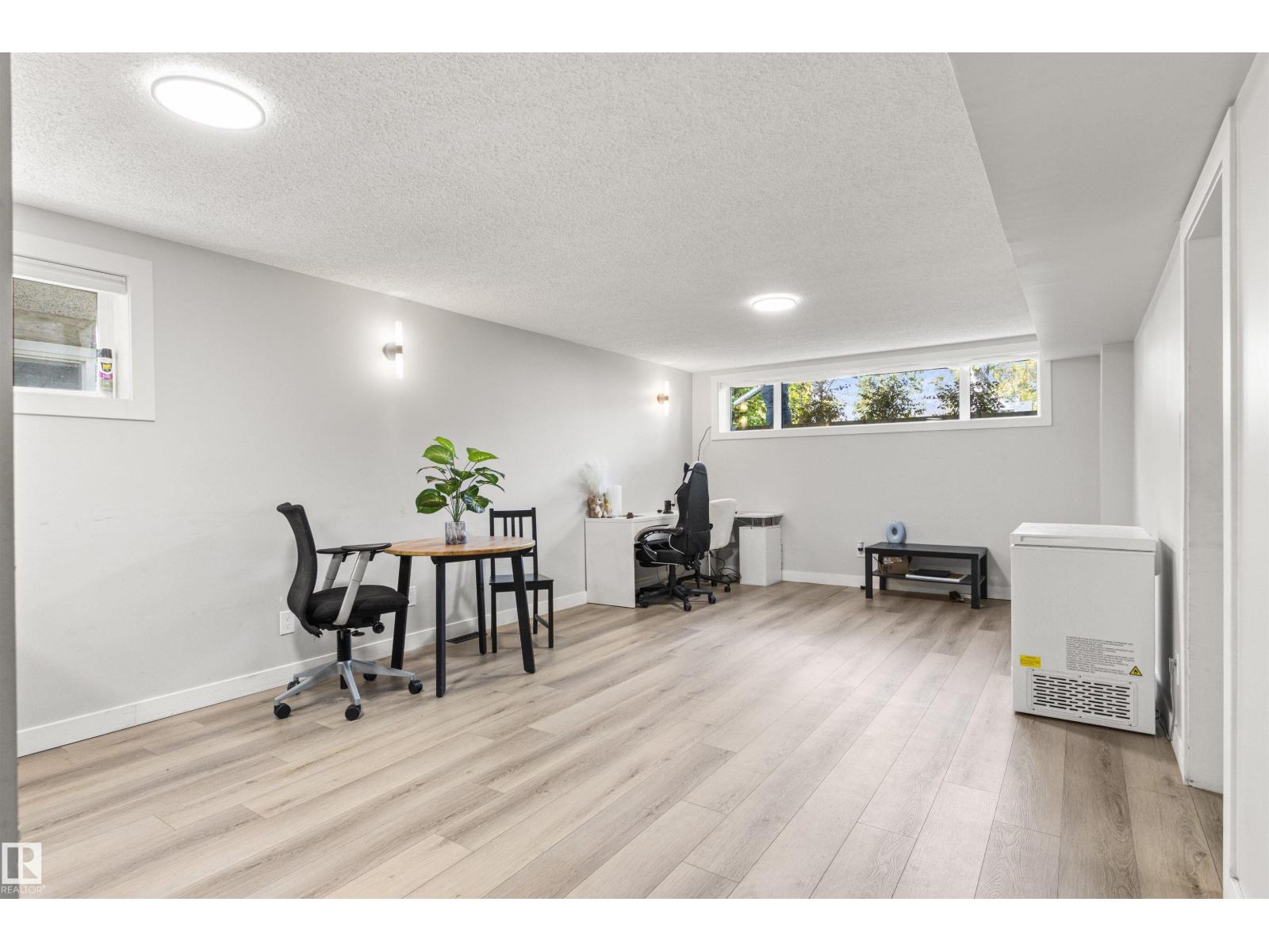 10753 79 AV NW - 21