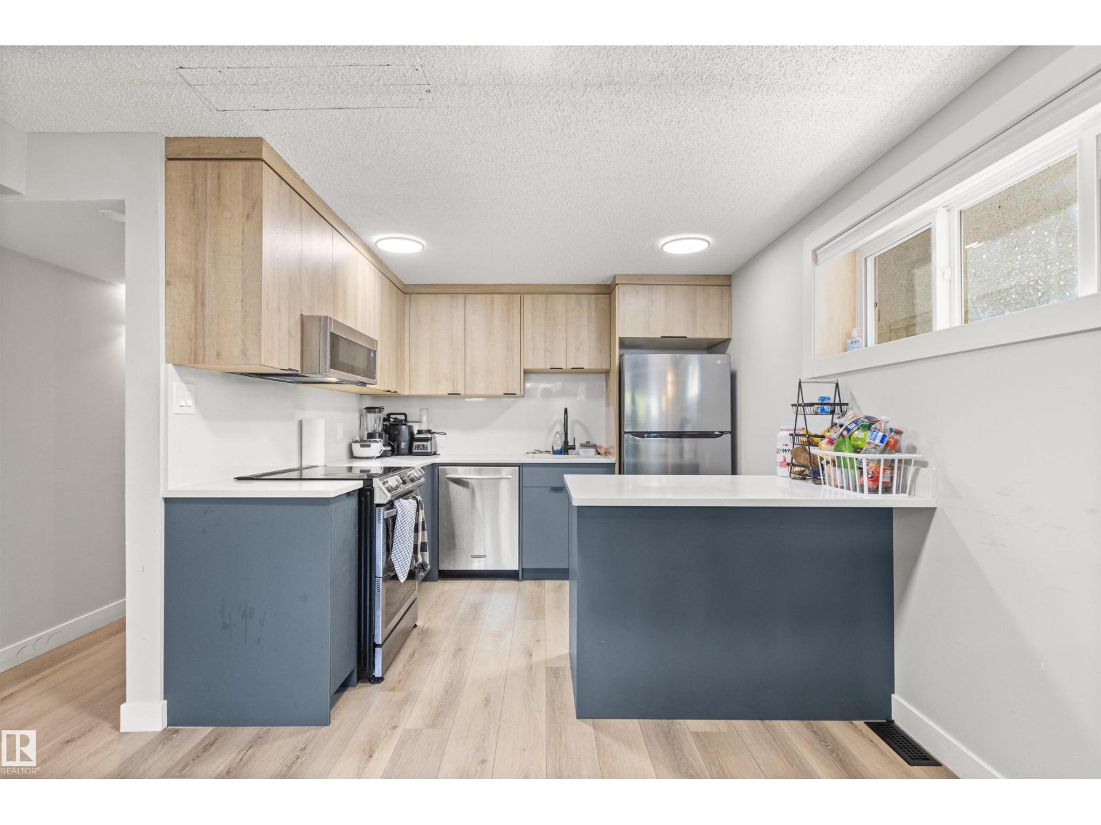 10753 79 AV NW - 25