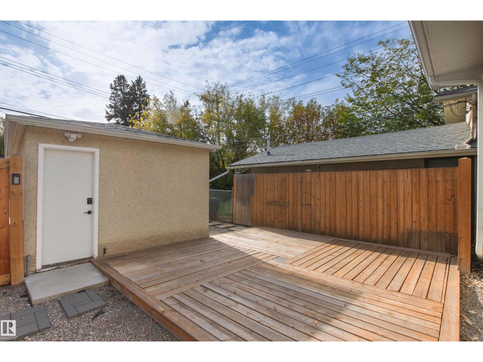 10753 79 AV NW - 34