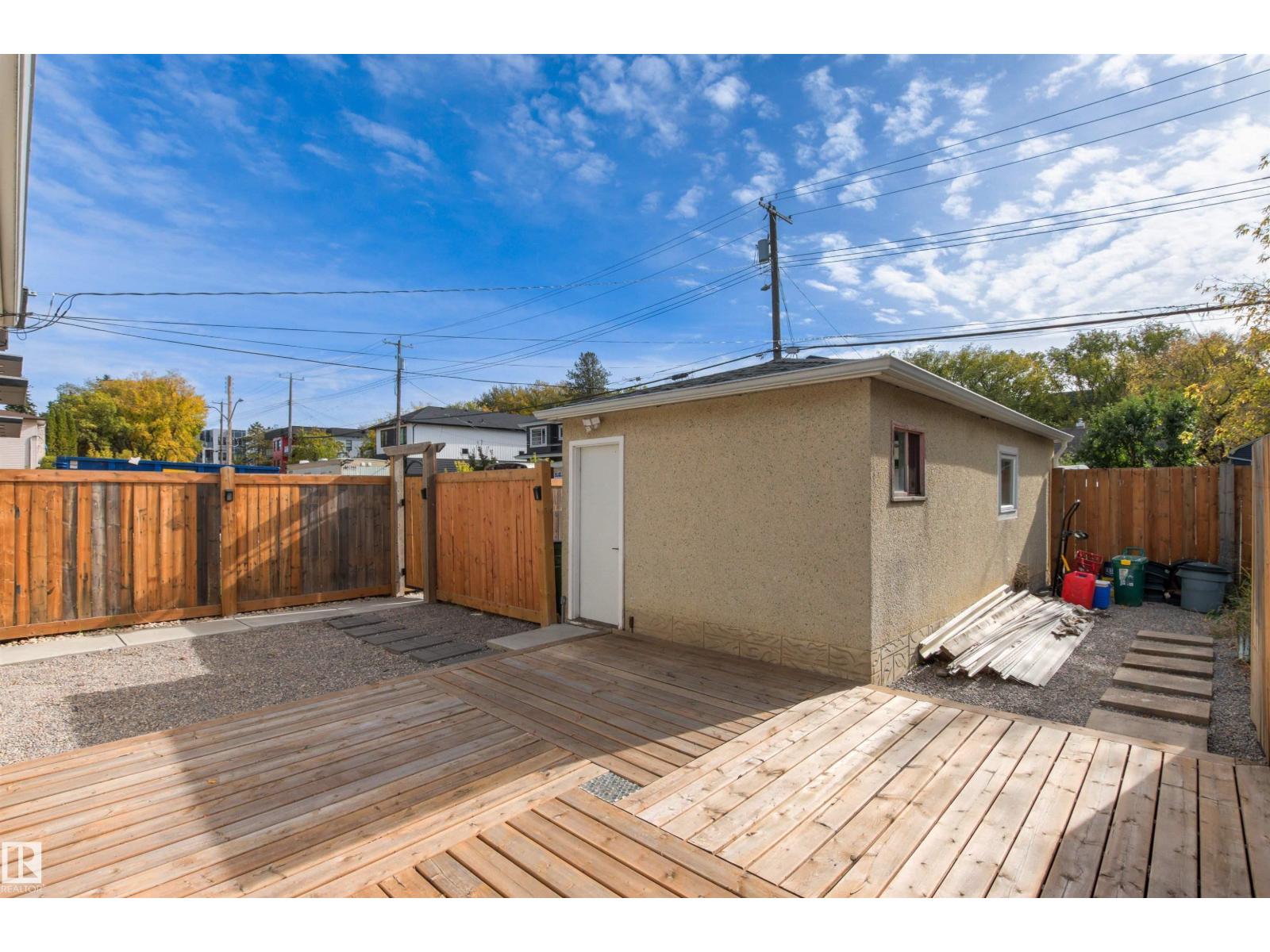 10753 79 AV NW - 35