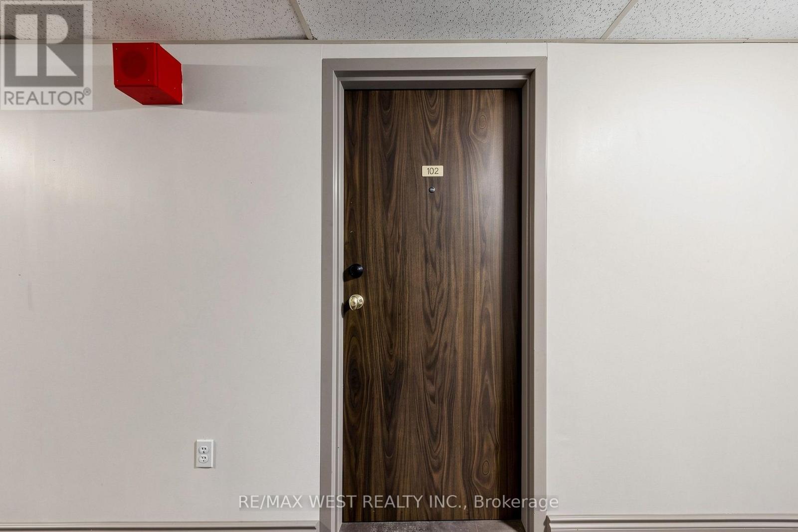 102- 370 Dixon Road, Toronto, ON photo 2